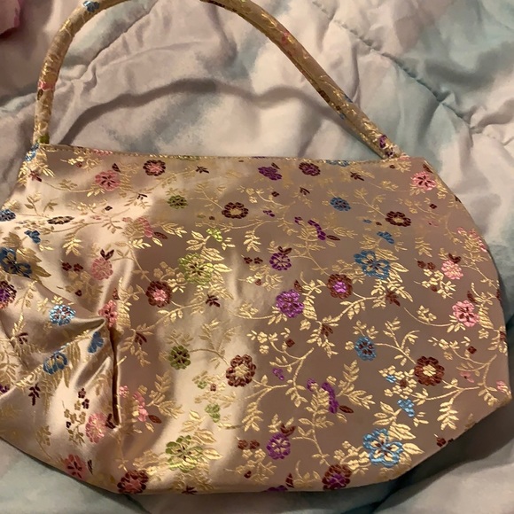 Neiman Marcus Handbags - Neiman Marcus satiny purse w embroidery